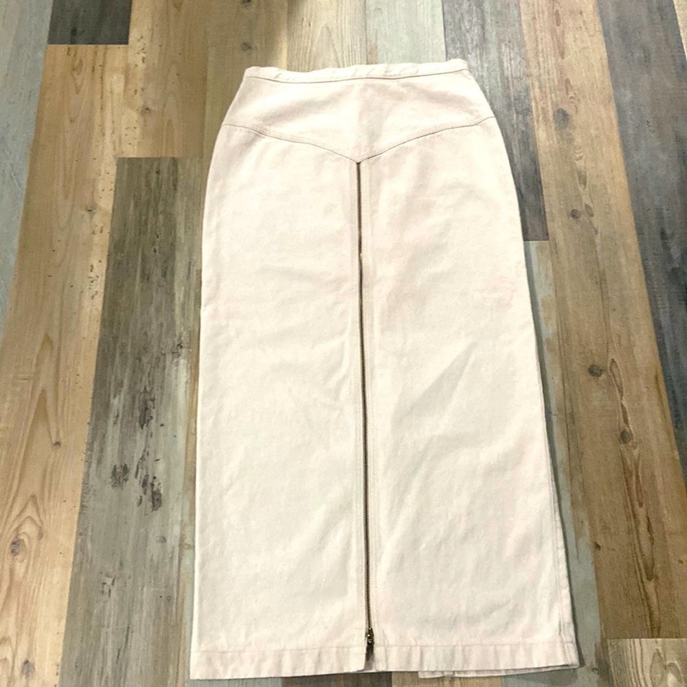 Beautiful Vintage “David David”  Long Front Zip Off White Denim Skirt Size 14